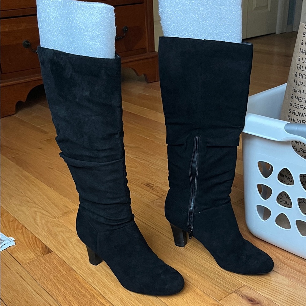 Black Knee-High Women's Boots - faux suede